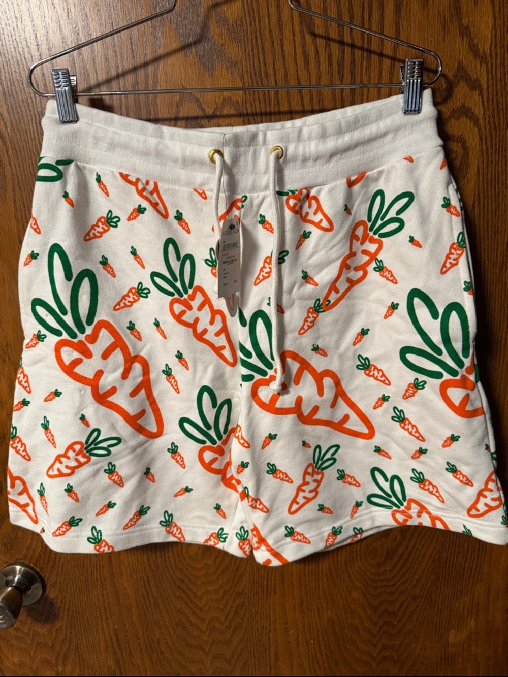 Men's White Carrot-Print Athletic Shorts